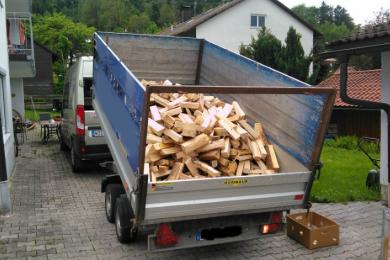 Transport von ofenfertigem Brennholz